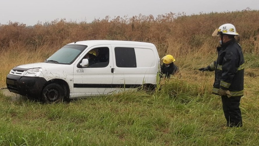 Por las lluvias: Numerosos despistes y vuelcos en las rutas de Bolívar