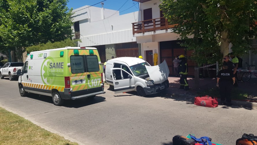 Hospitalizaron a una mujer tras violento accidente en pleno centro de la ciudad