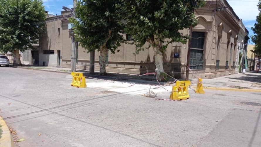 Arreglaron el bache histórico de Avenida Lavalle y Roca