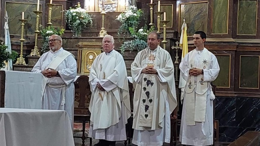 La feligresía local colmó la Parroquia para despedir al padre Mauricio