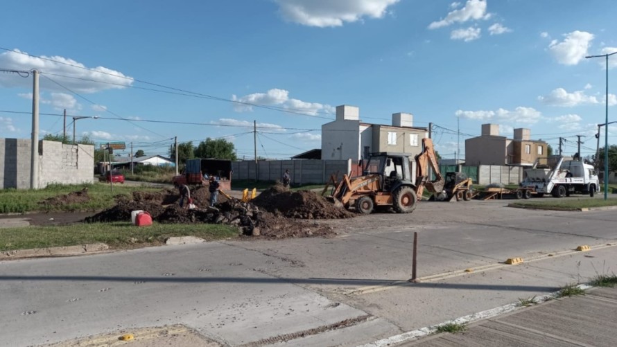 Se rompió un caño de agua en Av. Juan Manuel de Rosas y Magallanes