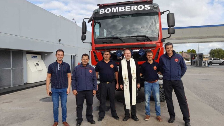 Llegó a Bolívar un nuevo autobomba cero kilómetro 4x4 especial para incendios forestales rurales