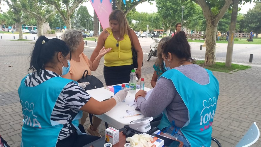 El operativo verano “Dónde estés, IOMA” estuvo en el Centro Cívico