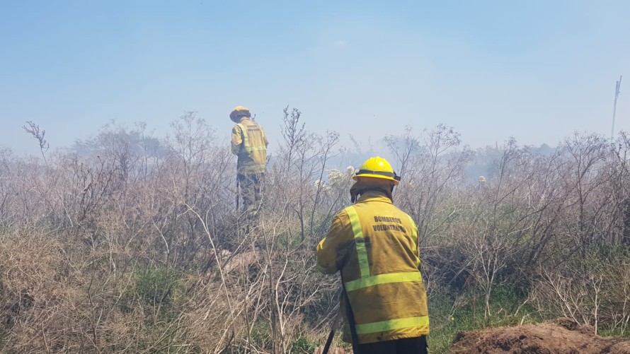 Se quemaron pastizales en el terraplén de las vías del ferrocarril