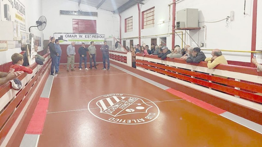 Empleados inauguró su cancha sintética “Néstor Huevo Poggio”