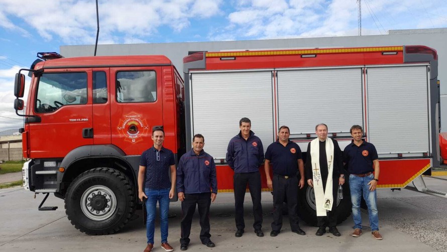 Llegó a Bolívar un nuevo autobomba cero kilómetro 4x4 especial para incendios forestales rurales