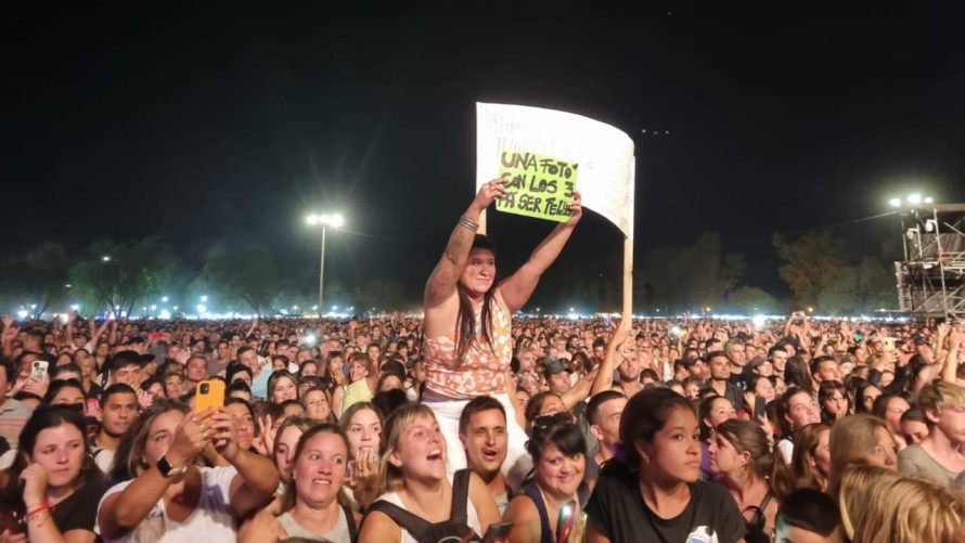 Una multitud de Bolívar y el país acompañó la primera noche del Me Encanta