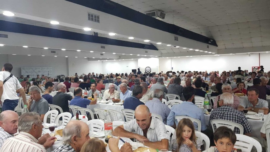 Ferias del Centro festejó su cumpleaños con un remate excepcional