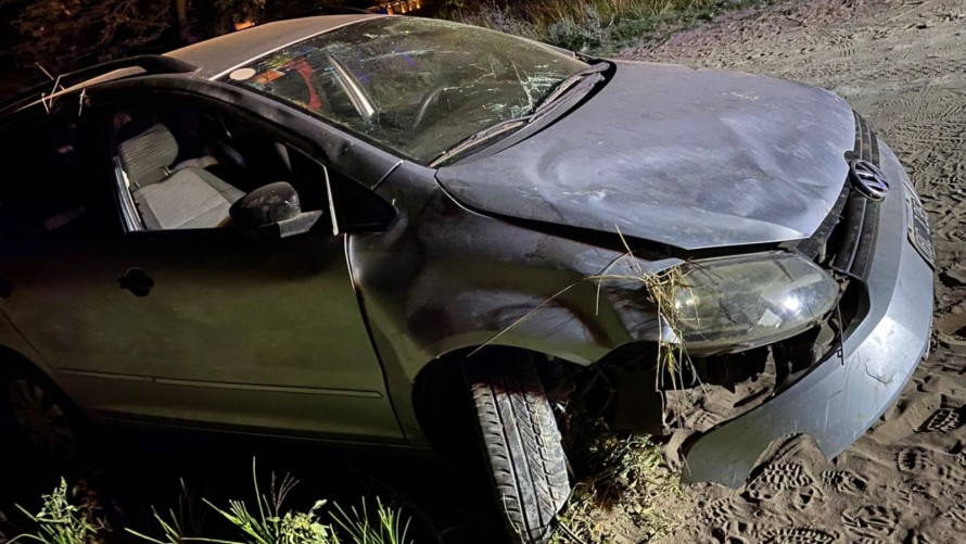 Volcó un automóvil en la prolongación 25 de Mayo y sus dos ocupantes resultaron ilesos