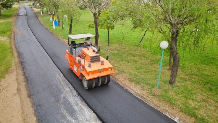 Comenzó la etapa final de la obra de repavimentación del parque “Las Acollaradas”