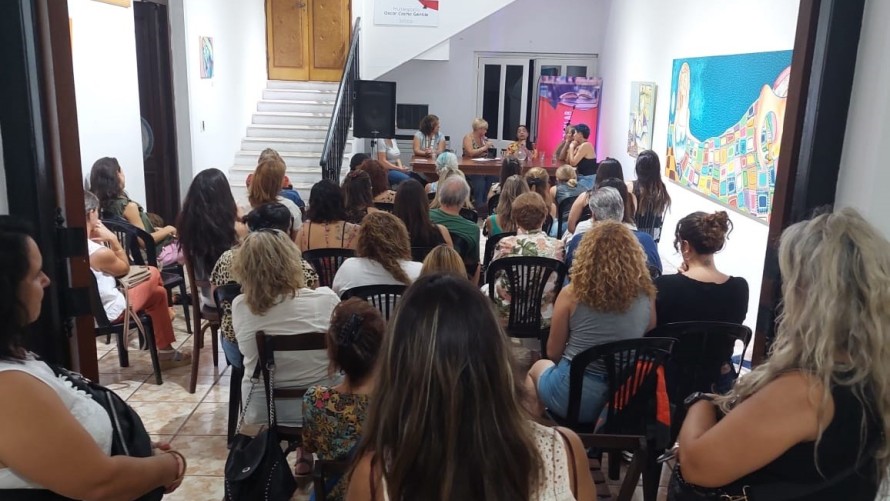 Palabras y colores se adueñaron de La Cultural para celebrar a la mujer