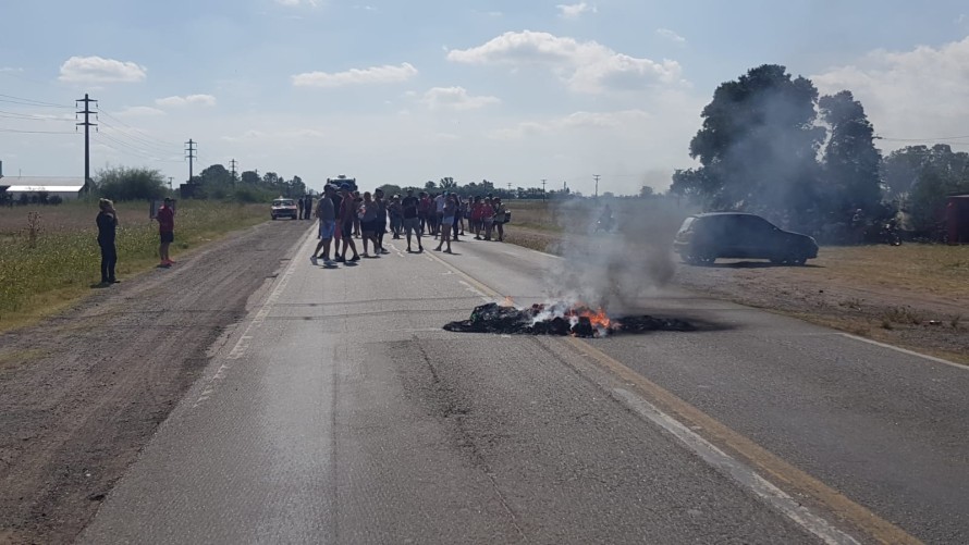 Energía: manifestantes cortan la ruta 226 y exigen la presencia de autoridades