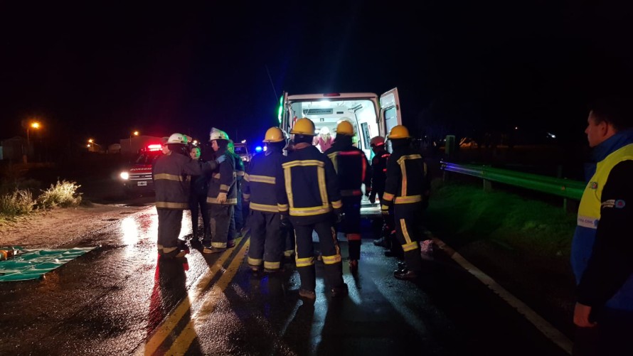 Un joven fue hospitalizado al despistar su vehículo en la ruta 226