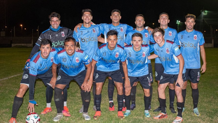 Goleada de Balonpié para seguir puntero y derrota de Independiente en Azul