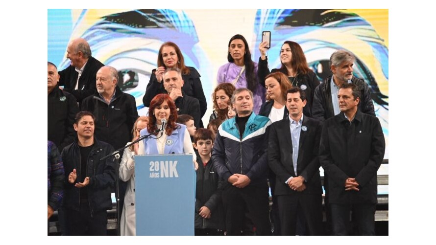 Cristina Kirchner encabezó un acto en Plaza de Mayo a 20 años de la asunción de Néstor