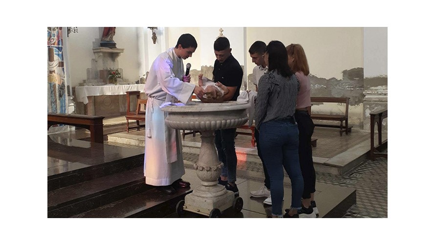 <strong>Bautismos en la Parroquia San Carlos Borromeo</strong>