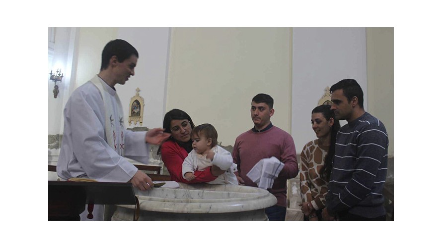 <strong>Bautismos en la Parroquia San Carlos Borromeo</strong>
