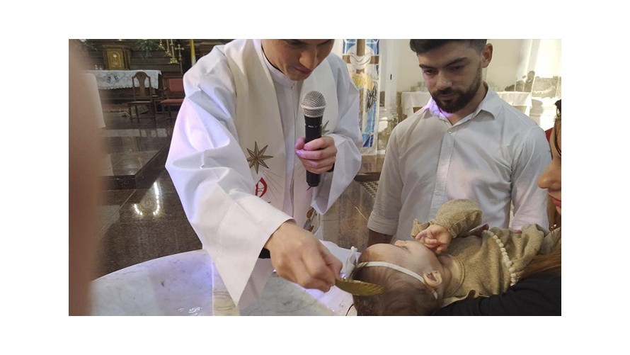 <strong>Bautismos en la Parroquia San Carlos Borromeo</strong>