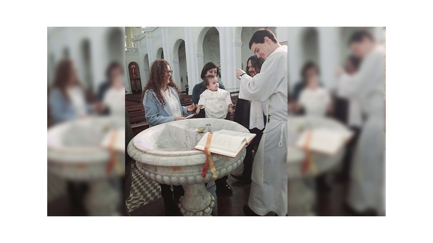 <strong>Bautismos en la Parroquia San Carlos Borromeo</strong>