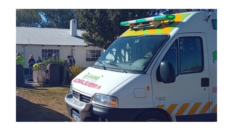 Dos menores de edad que iban en moto sufrieron lesiones tras caer en una cuneta 