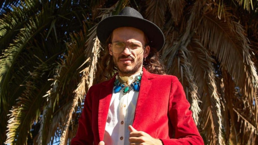 Maro ha sido convocado por la compañía Teatro Ciego y forma parte del elenco de “La máquina de imaginar”