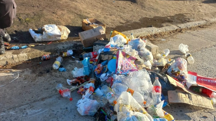 Defensa Civil sofocó el incendio en un contenedor de basura  