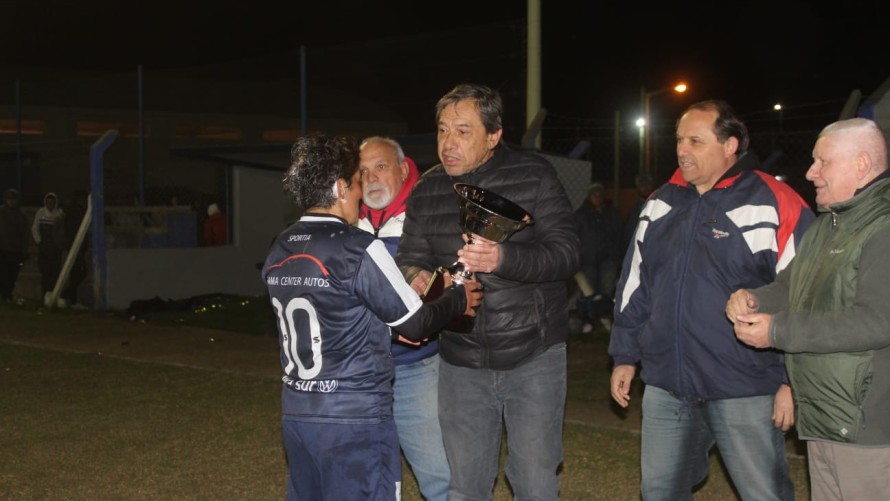 Independiente alzó la copa 70º Aniversario del Diario La Mañana