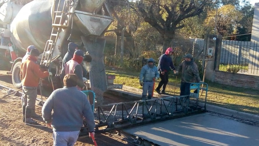 Se está haciendo pavimento en el Barrio La Paz