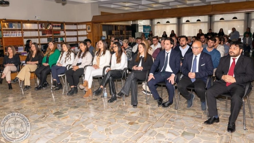 Juraron en Azul dos nuevas abogadas bolivarenses