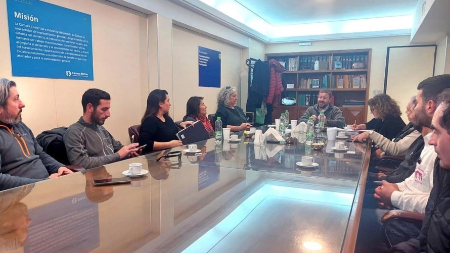 Reunión entre integrantes de la Cámara Comercial y la Feria Verde