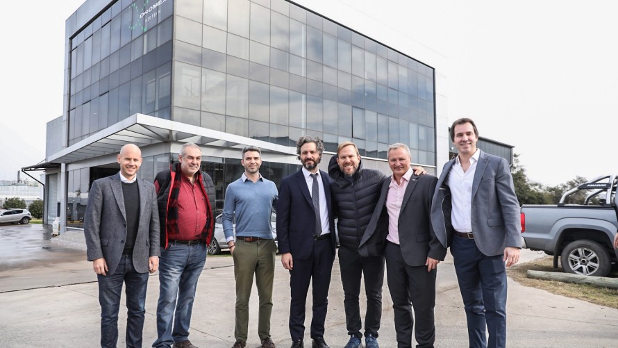 Cafiero junto a Granados destacaron el crecimiento del perfil exportador con valor agregado de las empresas radicadas en el parque industrial Ezeiza