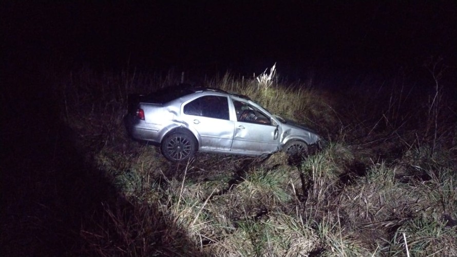 Despiste y vuelco de un vehículo en Ruta 226