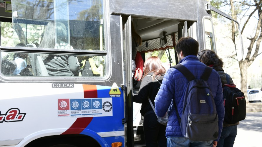 Ahora los terciarios: el Gobierno bonaerense amplió el alcance del Boleto Estudiantil