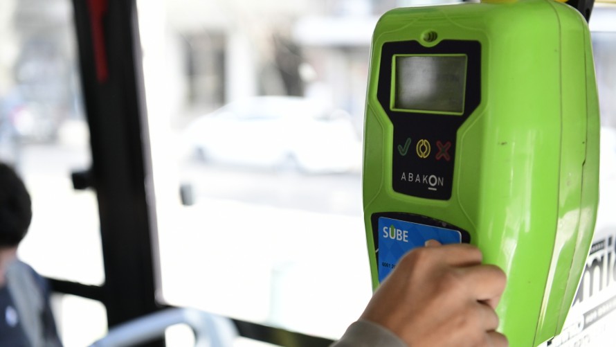 Ahora los terciarios: el Gobierno bonaerense amplió el alcance del Boleto Estudiantil