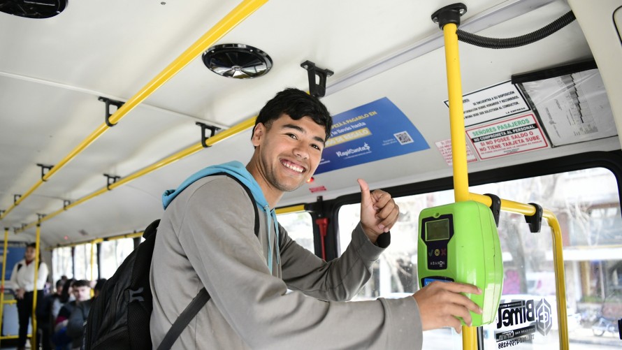 Ahora los terciarios: el Gobierno bonaerense amplió el alcance del Boleto Estudiantil