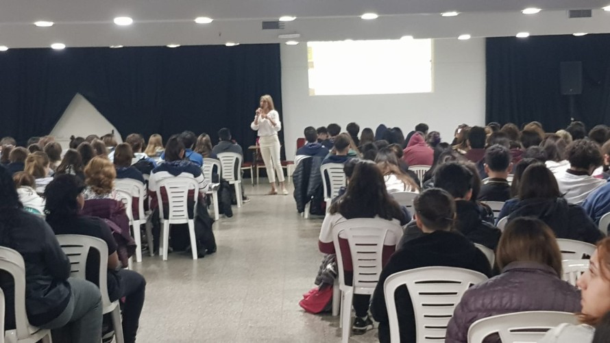 Maricel Mangas abrazó a los adolescentes con su palabra