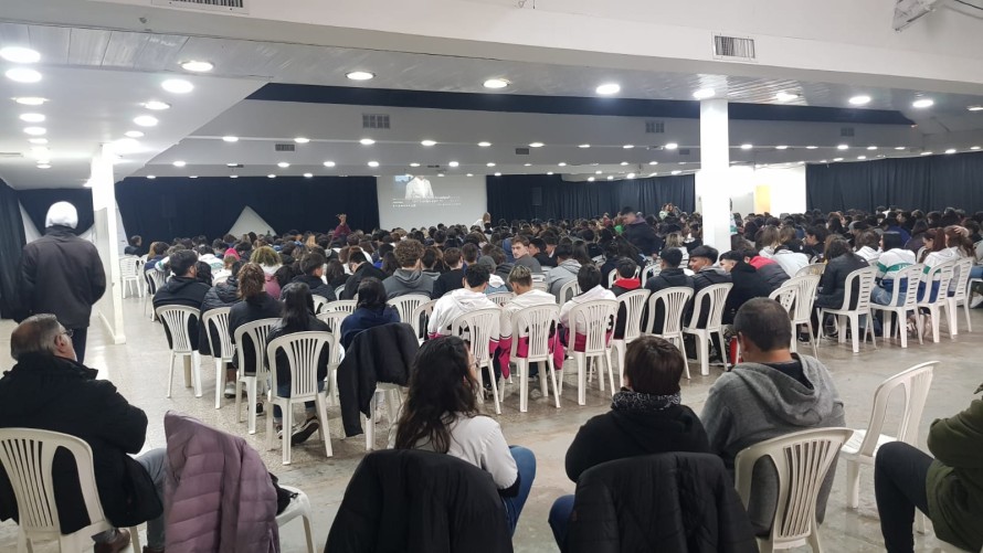 Maricel Mangas abrazó a los adolescentes con su palabra