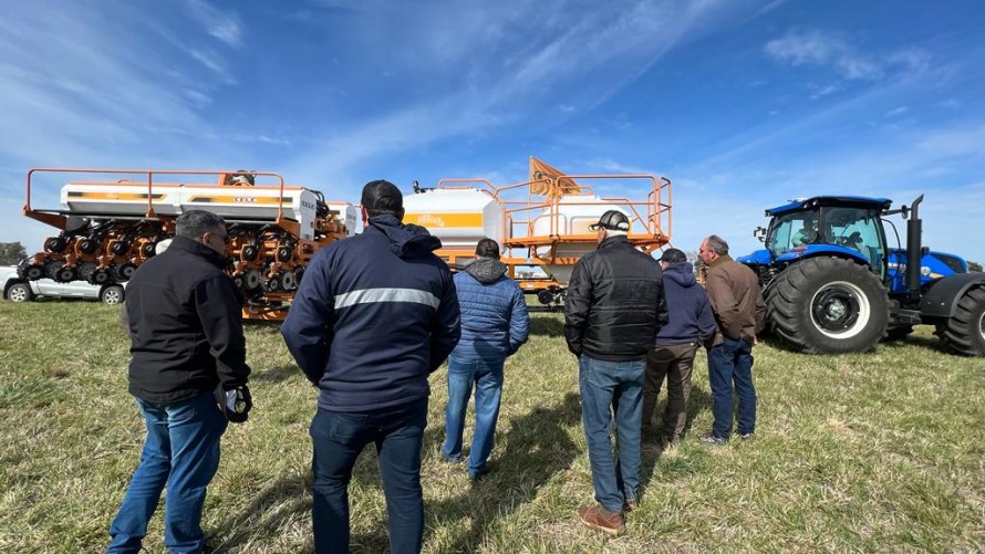 Agro Barceló y la Sociedad Rural organizaron una exitosa muestra dinámica de sembradoras CELE