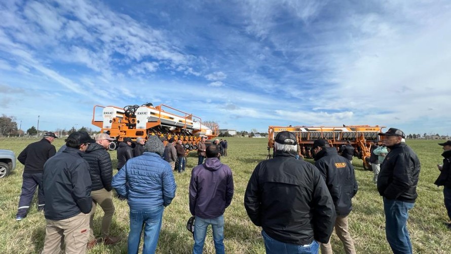 Agro Barceló y la Sociedad Rural organizaron una exitosa muestra dinámica de sembradoras CELE