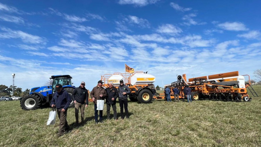 Agro Barceló y la Sociedad Rural organizaron una exitosa muestra dinámica de sembradoras CELE