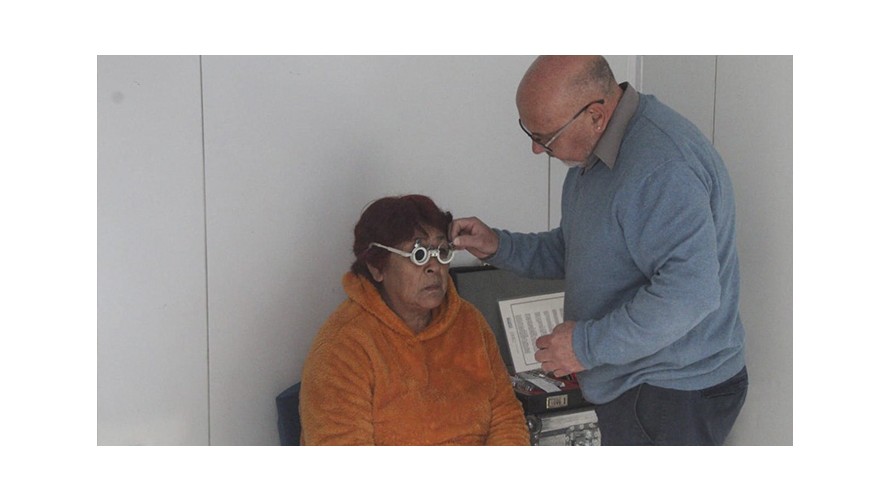 Se entregaron 300 pares de anteojos en las localidades
