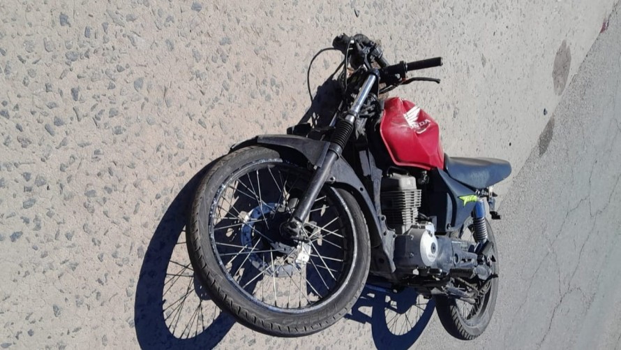 Motociclista quedó inconsciente tras violento choque en Av. Mariano Unzué