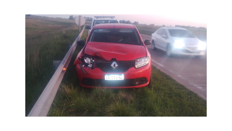 Un auto chocó a una camioneta en la parte trasera mientras circulaban por Ruta 226