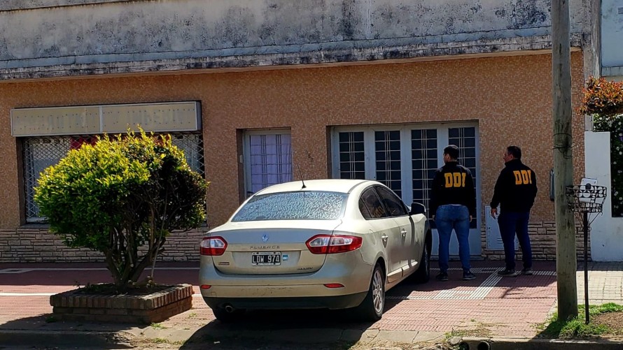 Allanaron a un referente de Milei en Pehuajó tras ser denunciado por espionaje ilegal, acceso indebido a datos y extorsión