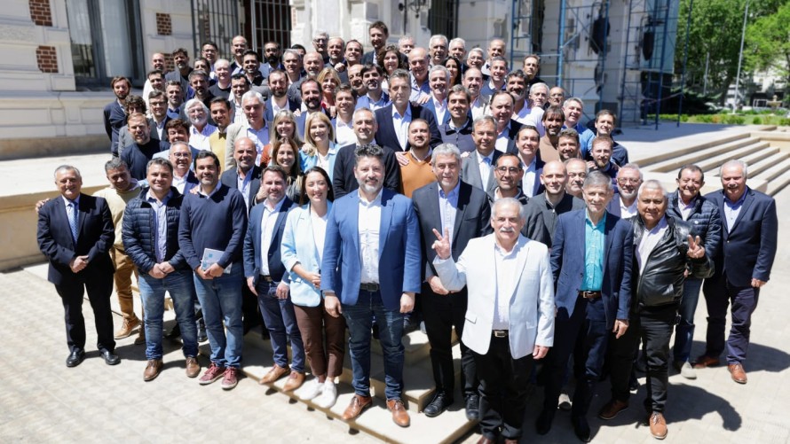 Pisano se reunió con Massa, Kicillof y los intendentes de Unión por la Patria electos en la Provincia de Buenos Aires