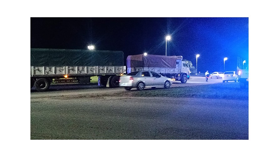 Un camión sufrió desperfectos y quedó varado sobre la ruta