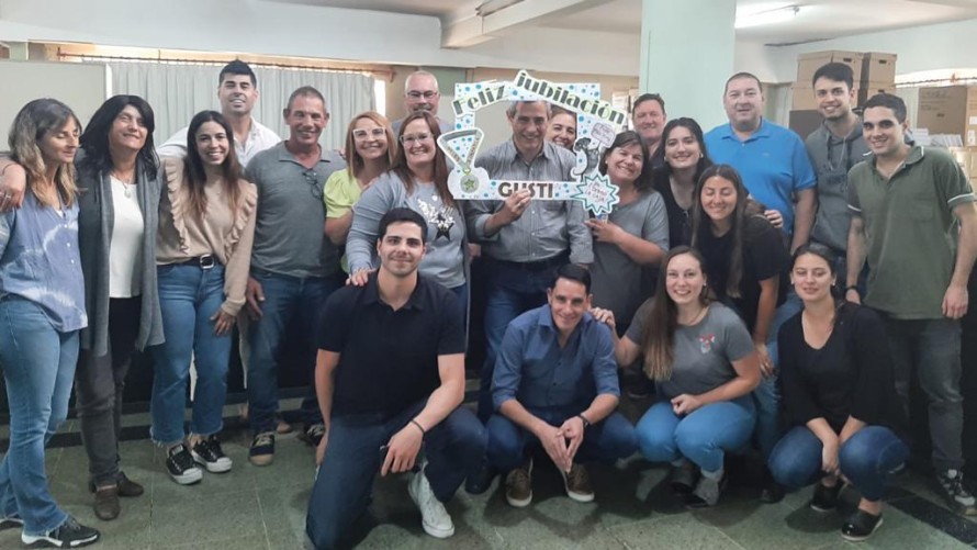 Gustavo Pérez se jubila tras 32 años de prestar servicios en la Dirección de Rentas de la Municipalidad