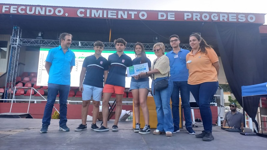 El Colegio Cervantes ganó el Concurso Campo Joven en la Expo Comercial