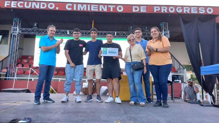 El Colegio Cervantes ganó el Concurso Campo Joven en la Expo Comercial