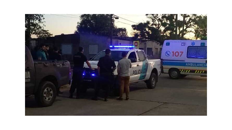 La Policía tuvo que disparar balas de goma en un enfrentamiento de vecinos en avenida Centenario
